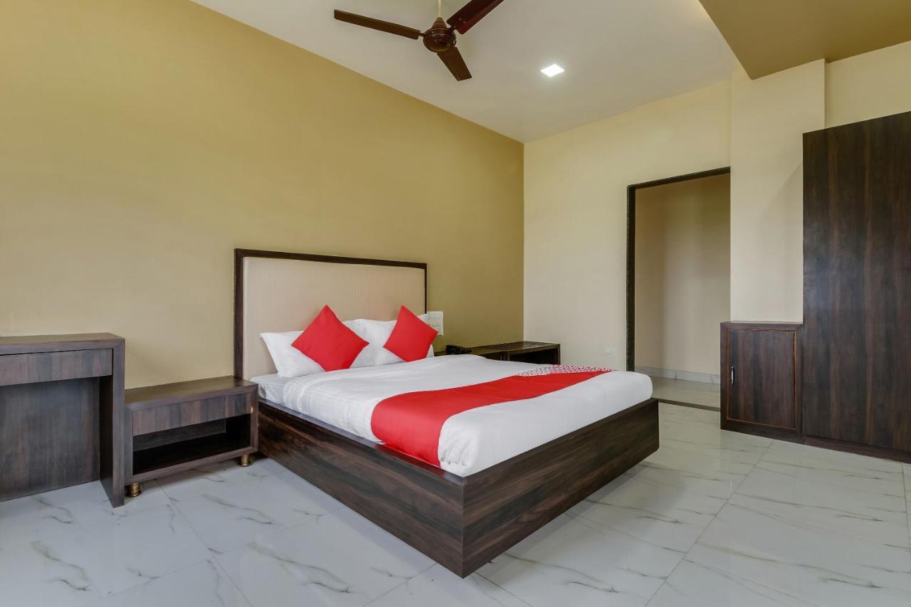 Oyo 48352 Hotel Bhagyalaxmi Kāla Esterno foto